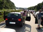 Fotos von fotos von Autos im Stau stehend