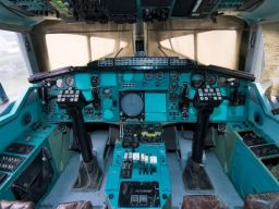 CCCP-77106, Cockpit