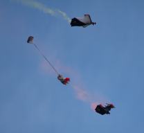 Wingsuits-Springer - Fallschirmöffnung