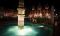 Trinkwasserbrunnen in Coburg bei Nacht ein gesterntes Foto von 