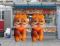 Garfield Twins beim Würstlstand ein gesterntes Foto von 