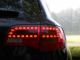 Rücklicht eines Audi A6 Avant mit roten LED-Lampen